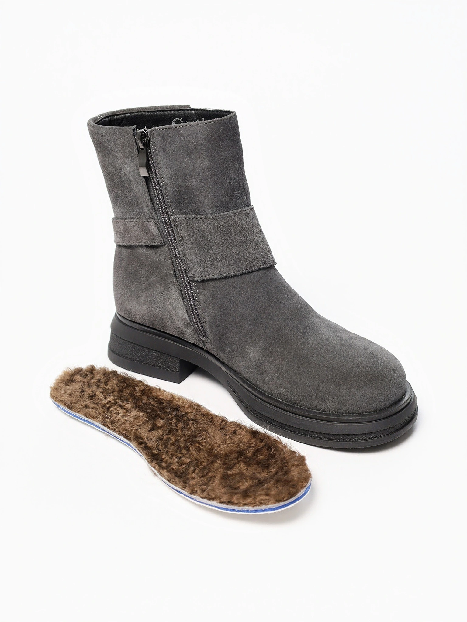 Ботинки серого цвета на среднем широком каблуке